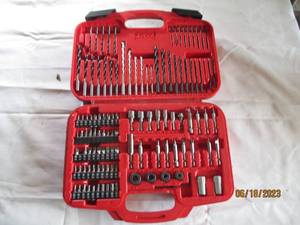 lot 4 image: Skils drill bits with case...
