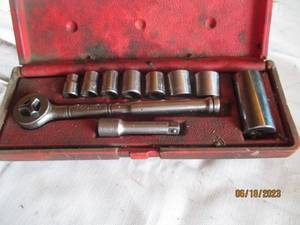 lot 13 image: Small socket set in case...