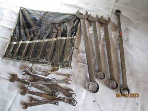 lot 16 image: Lot of wrenches Large and small...