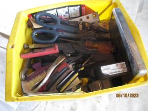 lot 17 image: Platic tub full of misc tools...