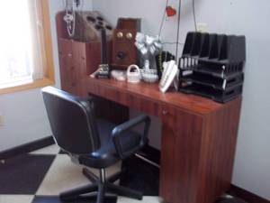lot 1 image: Beauty Salon Stylists Station, plus