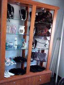lot 2 image: Lighted Retail Display