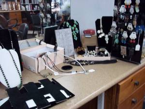 lot 6 image: Spinning Retail jewelry display