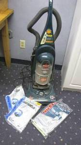 lot 72 image: Bissell 12amp dual edge cleaning vacuum
