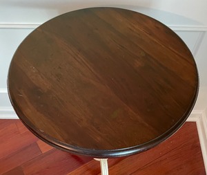 lot 47 image: Two Tone Pedestal Style Accent Table