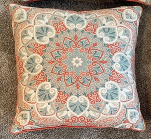 lot 52 image: Four Decorative Accent Pillows