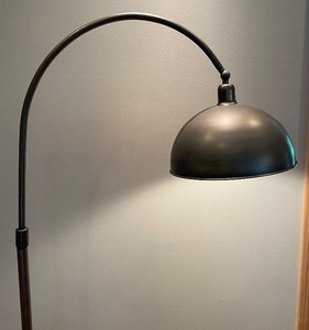 lot 7 image: Lovely Floor Lamp