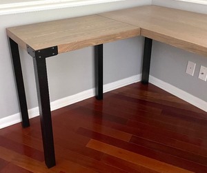 lot 68 image: Simple Corner Desk