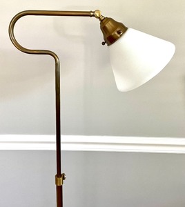 lot 101 image: Decorative Brass Floor Lamp
