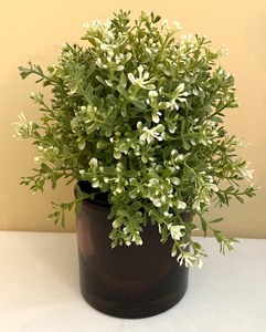 lot 107 image: Variety of Decorative Faux Greenery