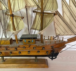 lot 113 image: Collectible Ship Model Replica