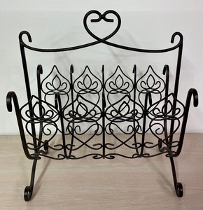 lot 123 image: Decorative Metal Magazine Rack