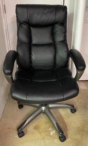 lot 124 image: Black Office Chair