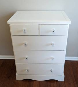 lot 33 image: Painted White Wood Dresser