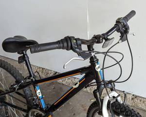 lot 136 image: Diamondback 24 Mountain Bike
