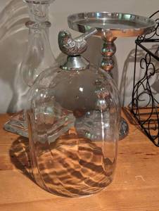 lot 147 image: Pretty Assortment of Home Decor