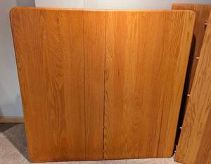 lot 149 image: Expandable Oak Dining Table