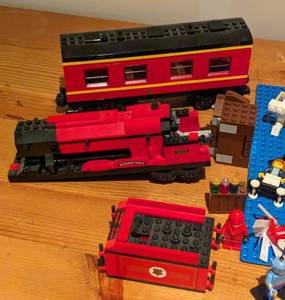 lot 153 image: Assorted Legos
