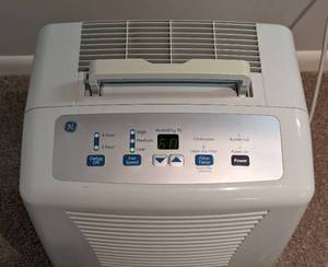 lot 93 image: GE 30 Pint Dehumidifier