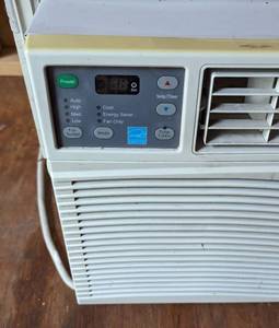 lot 127 image: Soleus 1110 Watt Air Conditioner