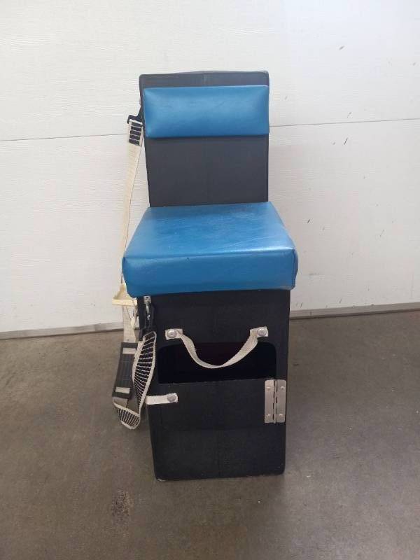 THE KEEPER DLX- ICE FISHING CHAIR