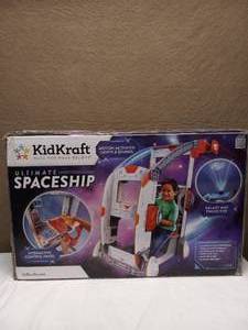 lot 4 image: NEW KIDKRAFT ULTIMATE SPACESHIP