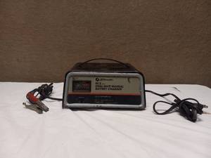lot 13 image: SCHUMACHER 12 VOLT CHARGER
