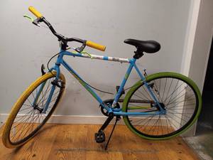 lot 76 image: KENT 700C RIDGELAND HYBRID BIKE