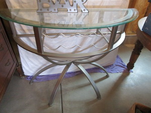 lot 7 image: Glass Top Bar