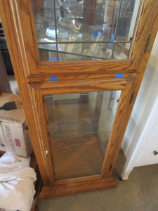 lot 9 image: Curio Cabinet