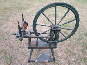 lot 12 image: Antique Spinning Wheel
