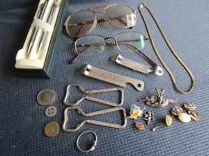 lot 21 image: Eye Glasses, Mens Jewelry, Pen Set