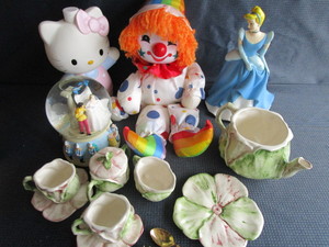 lot 26 image: Bank, Snow Globe, Tea Set