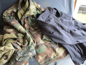 lot 36 image: Field Jacket, Web Belt, Duffle
