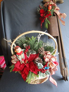 lot 41 image: Basket & Corn Planter Decorations