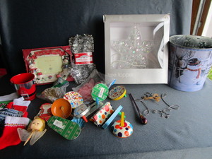 lot 47 image: Christmas Decorations