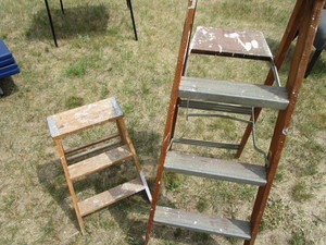 lot 85 image: Wooden Ladder & Stool