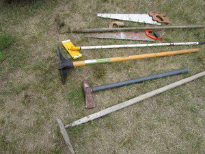 lot 117 image: Tamper, Maul, Saws