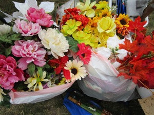 lot 121 image: Artificial Flowers