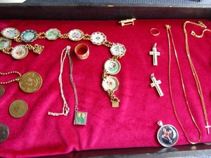 lot 132 image: Costume Jewelry