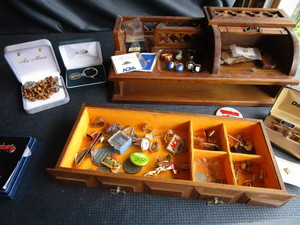 lot 135 image: Mens Jewelry & Box