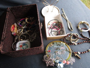 lot 138 image: Costume Jewelry