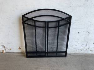 lot 102 image: Salishan Black Steel 3-Panel Fireplace Screen