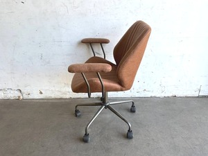 lot 106 image: Brown Distressed Leather Office Chair