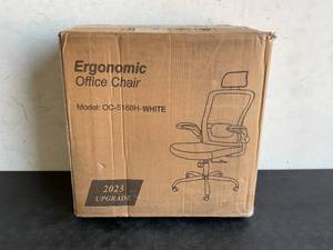 lot 171 image: Mimoglad White Swivel Ergonomic Office Chair with Adjustable Lumbar Support and Headrest