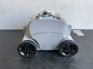 lot 313 image: Ofuzzi 2023 Cyber Cordless Robotic Pool Cleaner