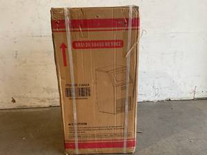 lot 5 image: Commercial Self Clean Stainless Steel & Black 100 lbs 24H Ice Maker Machine