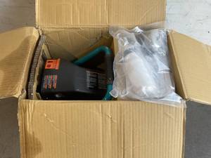 lot 14 image: Makita 2.6 Gal. 2 HP Portable Electrical Hot Dog Air Compressor
