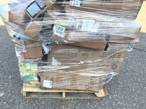 lot 414 image: Wholesale Pallet of Assorted Miscellaneous Items