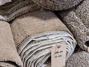 lot 825 image: Lot of (1) Carpet LPR-09 15x12